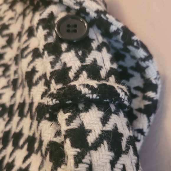 Beautiful Club Monaco Pea Coat Houndstooth pattern - Picture 4 of 15